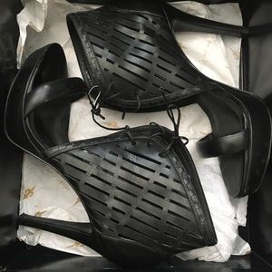 Pour la Victoire Bess Heels